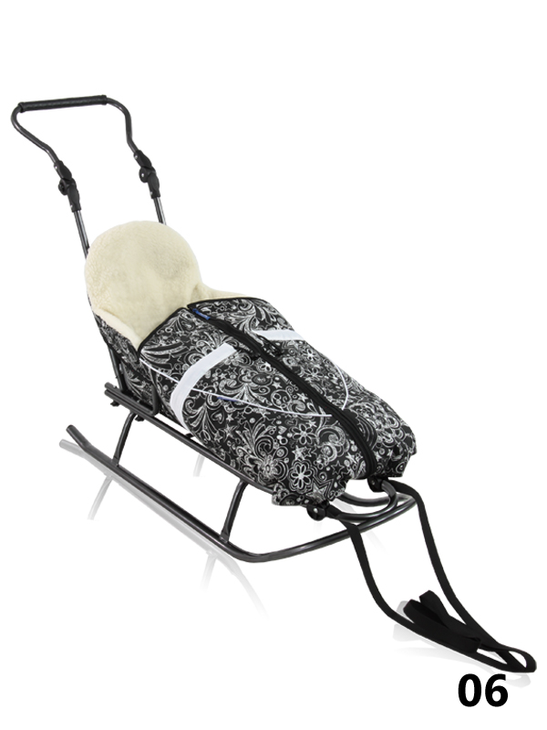 Rasper Prampol - sledge for children with a black sleeping bag with patterns in stars and hearts