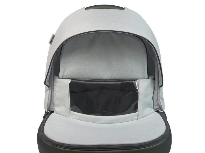 Virage - a carrycot with cover for legs